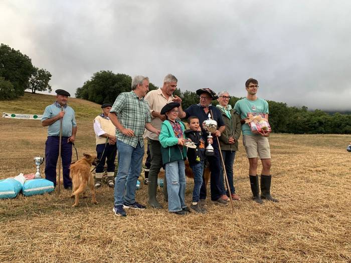 "Ongi moldeatutako txakur bat izan behar du"