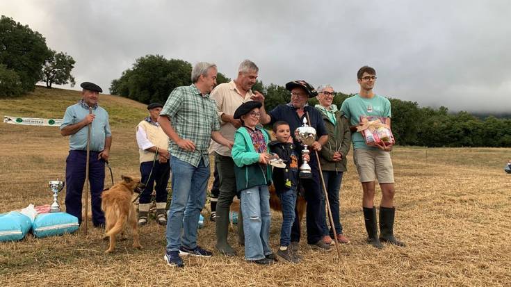 "Ongi moldeatutako txakur bat izan behar du"