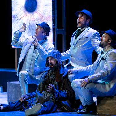 'Madness' komedia musikala