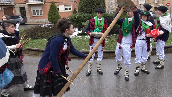 Kintoz bete dira kaleak - 18