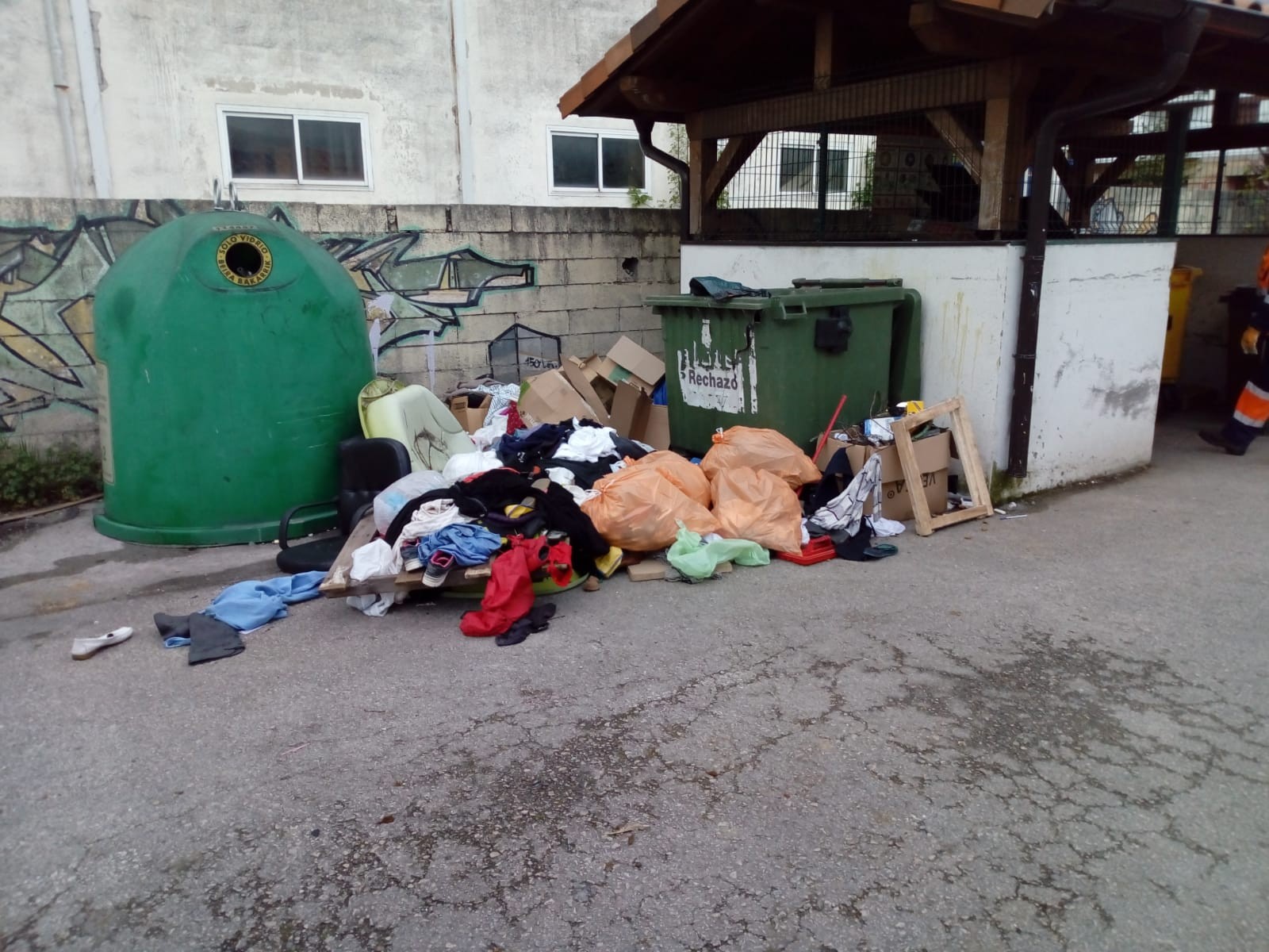 Hondakinen larrialdi guneak behar bezala ibiltzeko deia