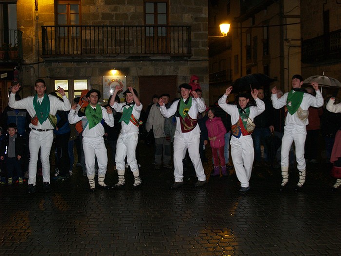 Kintoak zortzikoa dantzatzen - 20