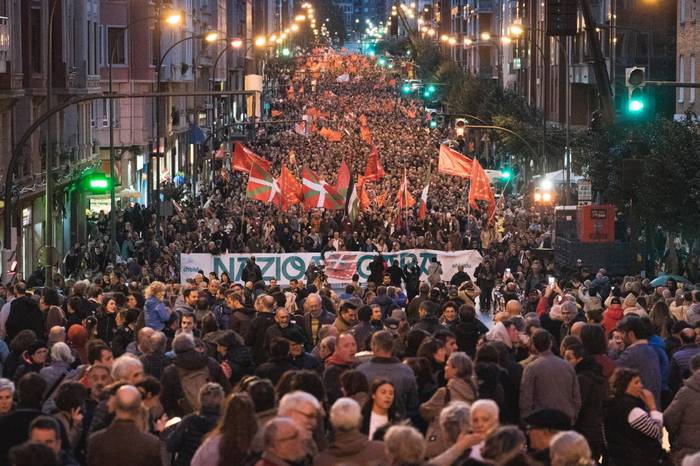 Makina bat sakandarrek parte hartu zuten EH Bilduren Bilboko manifestazioan