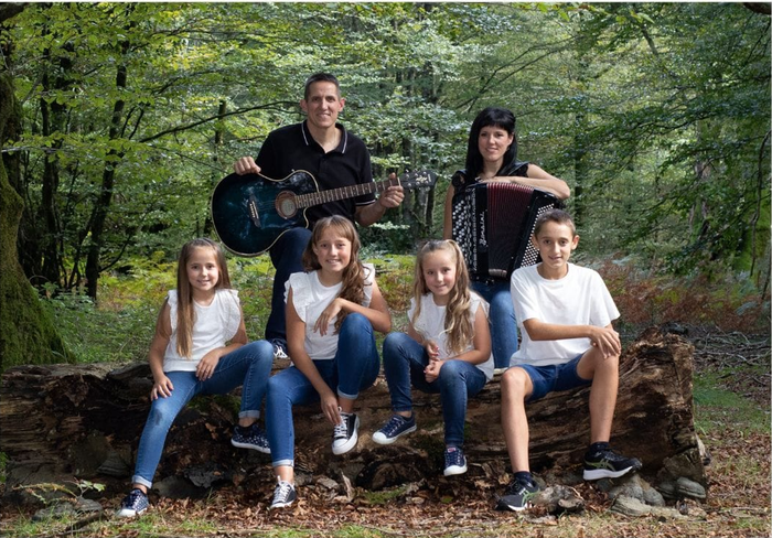 Jon, Jaione eta seme alabak kontzertuan