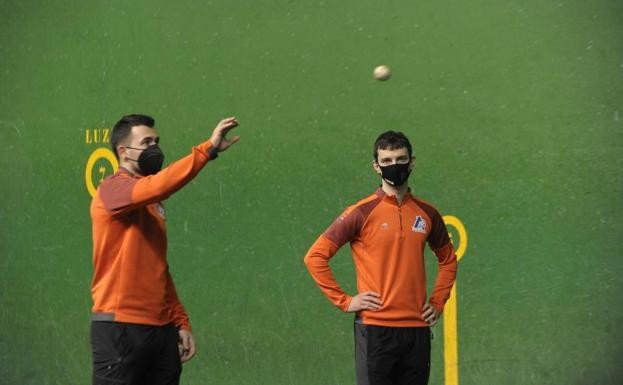 Binakakoa: Ea Martijak jardunaldi borobilari ginda jartzen dion