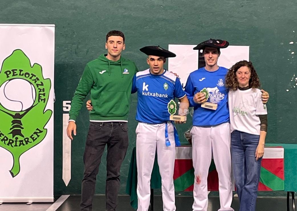 Igoa-Arbizuk eta Olaetxea-Cuairanek Irurtzungo final handian egon nahi dute