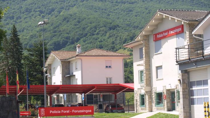 Droga trafikoa egotzi diote gizonezko bati