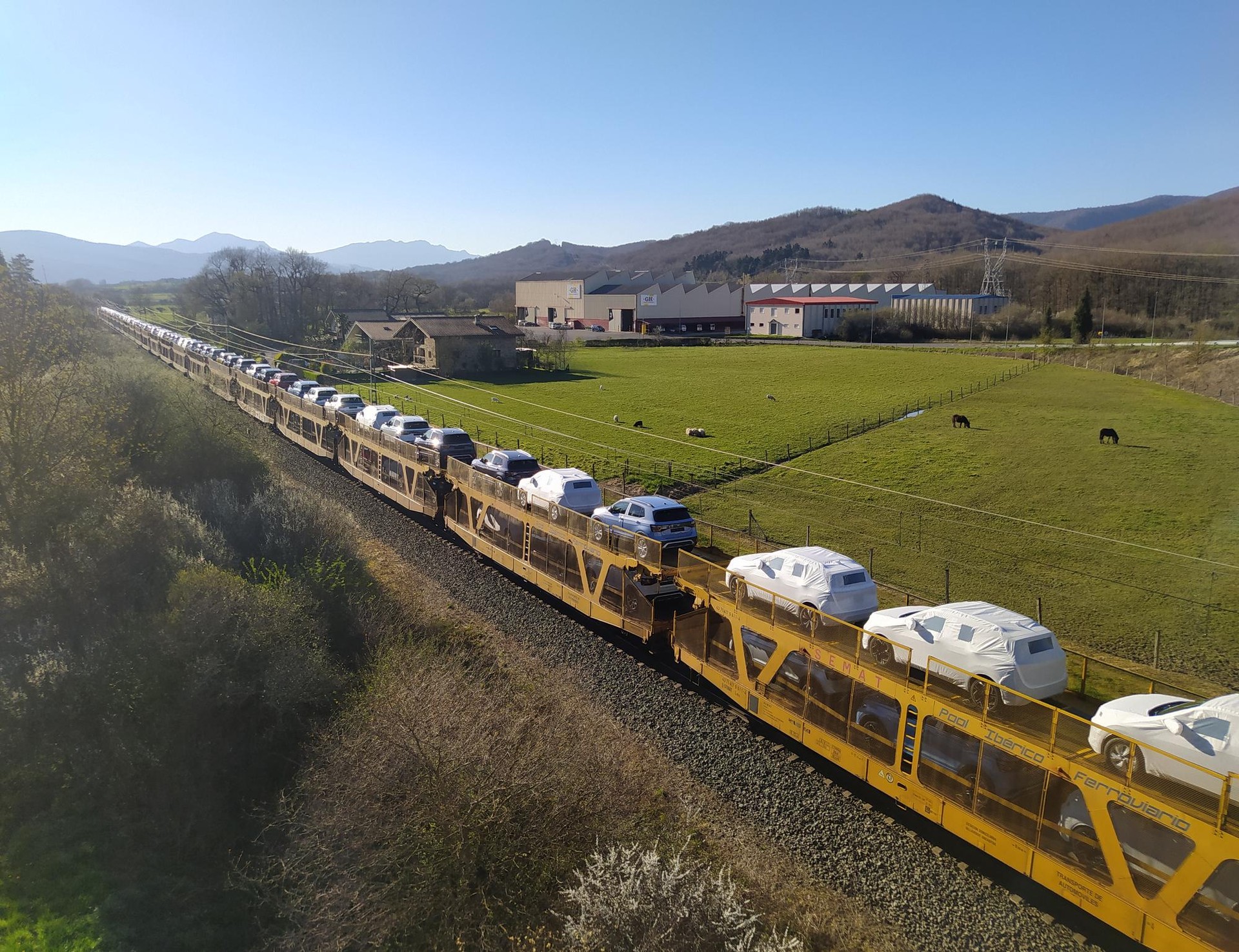 Tren baten matxurak trenbidea itxiarazi zuen