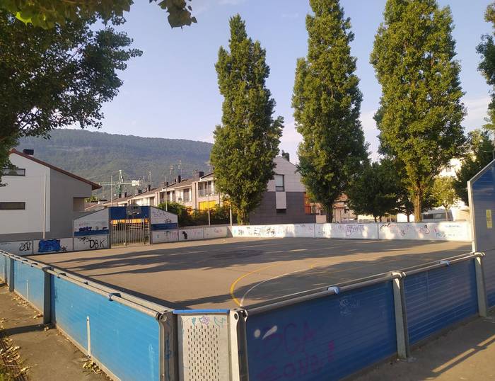 Otadiako kirol pista begiraden erdigunean
