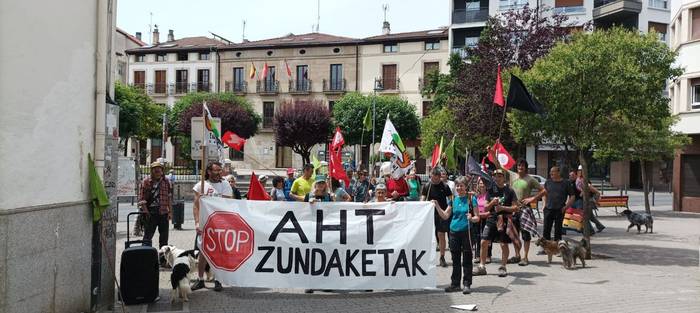 AHTko zundaketen kontrako mendi martxa