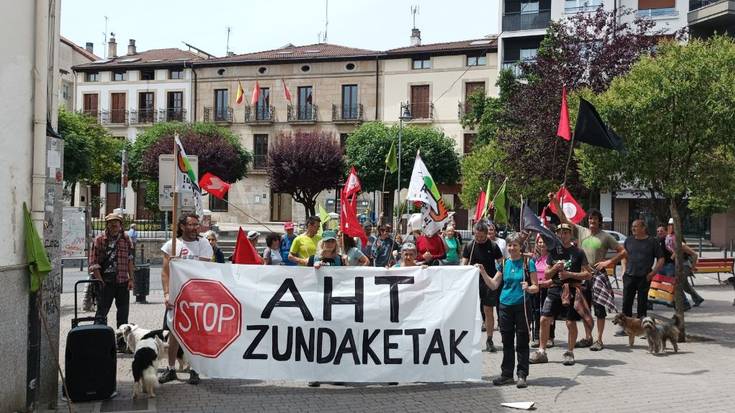 AHTko zundaketen kontrako mendi martxa