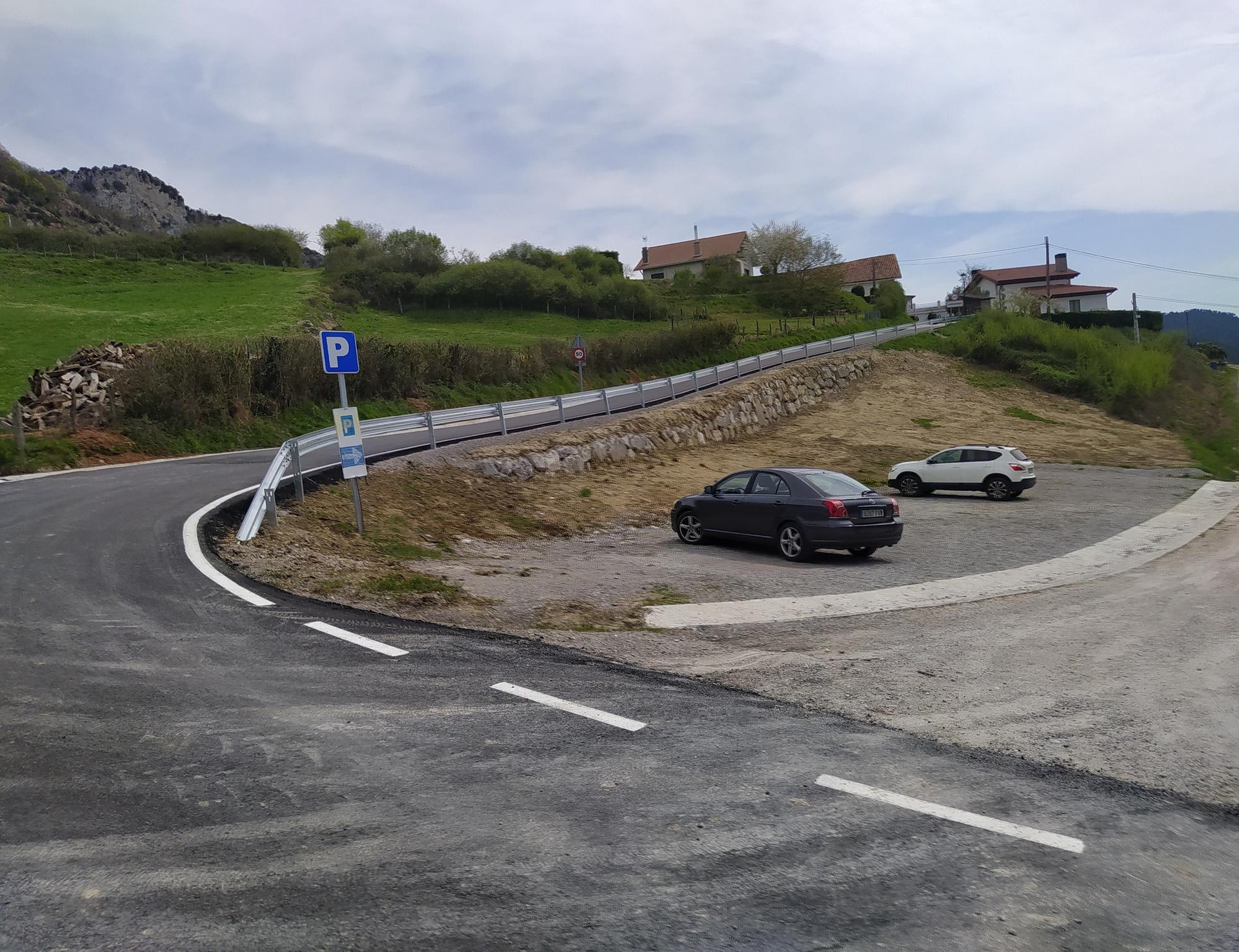 Disuasio aparkaleku bana Aizkorben eta Etxeberrin