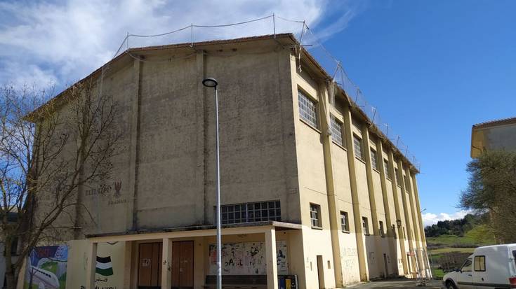 Frontoiak teilatu berria izanen du aurki