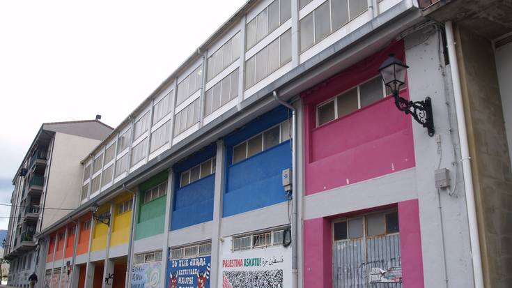 Etxarriko frontoiko teilatua konpontzeko lanak eman nahi ditu udalak