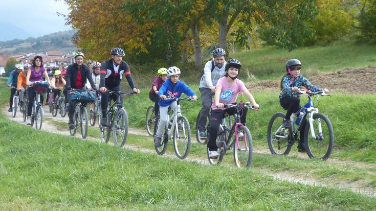 30 urte, milioika pedalkada