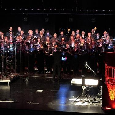 Abesbatzen Eguberrietako kontzertuak ate joka