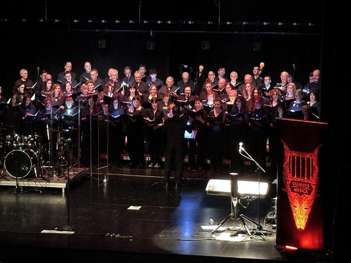 Abesbatzen Eguberrietako kontzertuak ate joka