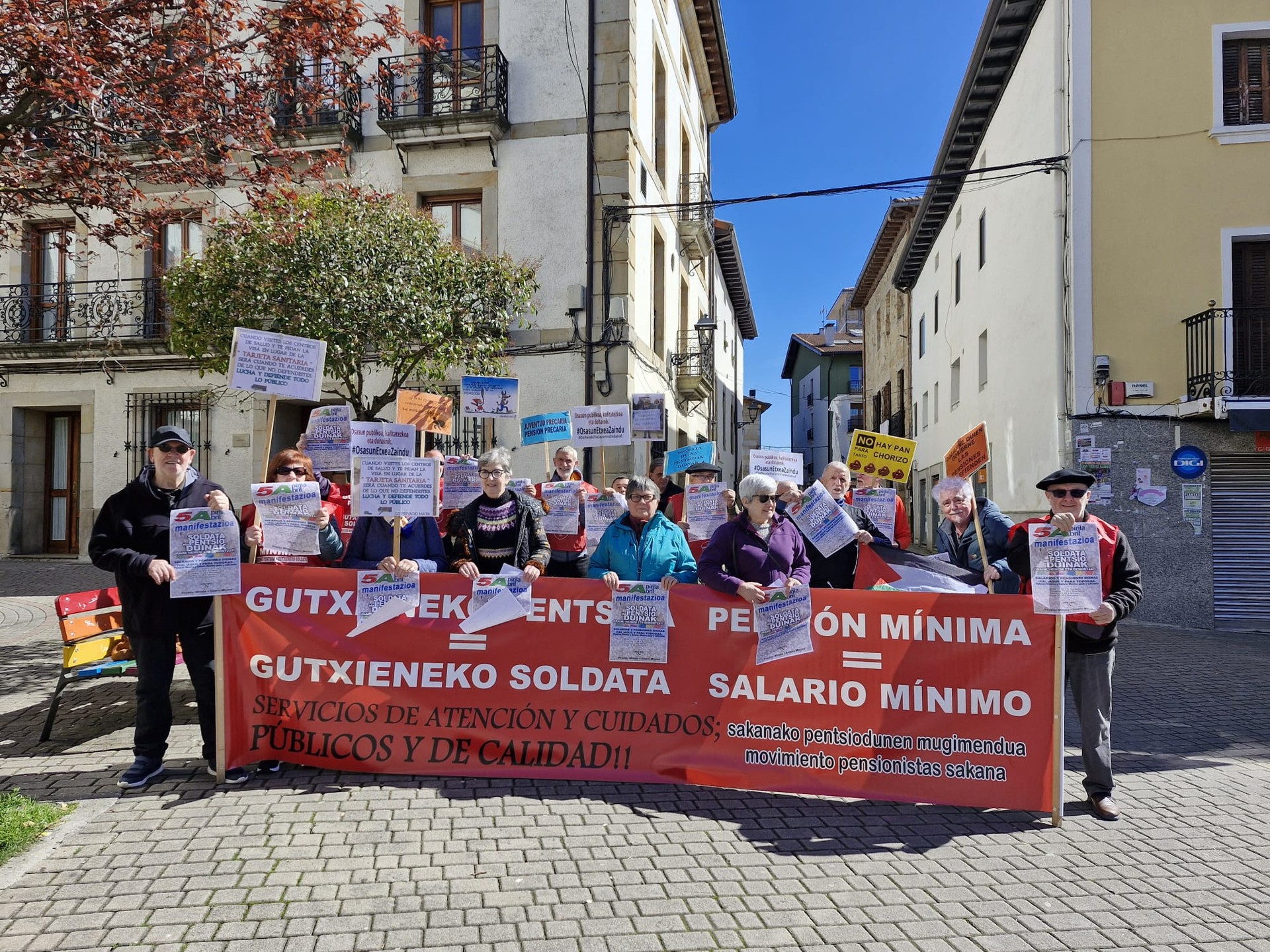 Pentsio eta soldata duinen alde mobilizatzera deitu dute