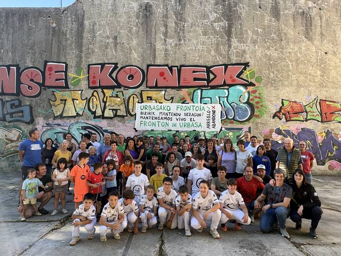 Sakana eta Ameskoa batuta, Urbasako frontoia zaharberritzeko eskariarekin