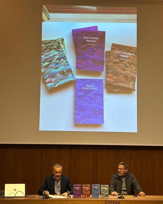 Hiru hizkuntzatan eman dute 'Regreso a Etxarri Aranatz' liburua
