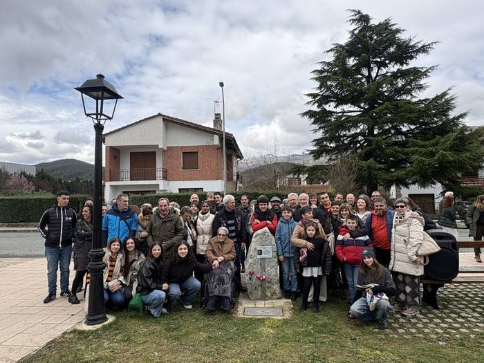 Elvira Turumbay eta herria egin duten emakumeendako plaza