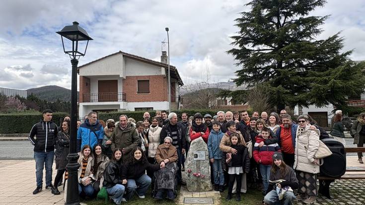 Elvira Turumbay eta herria egin duten emakumeendako plaza