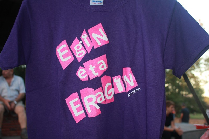 Euskaldunak euskaraz, pozik eta jai-giroan