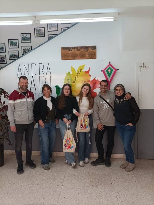 Gazte berriemaileak izanen ditu Etxarrik