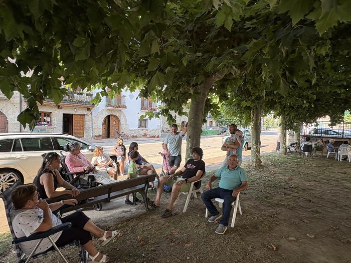 "Kale Haundiko jardinean gustura egotea, hori da gure zaletasuna"