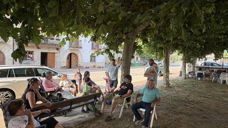 "Kale Haundiko jardinean gustura egotea, hori da gure zaletasuna"
