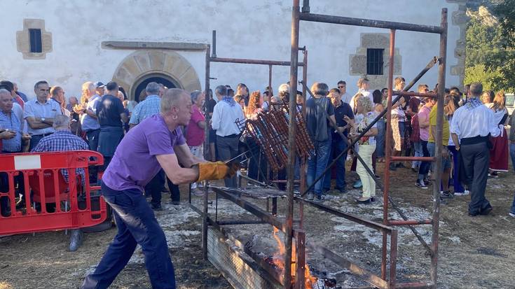 "Festetako San Pedro ermitako merenduan urdaia da gogotsuen dastatzen dena"