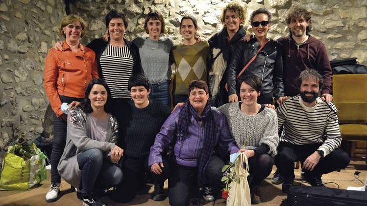 'Tabuen kutxatik oholtzara' bertso saio solidario musikatua, Etxarri Aranatzen