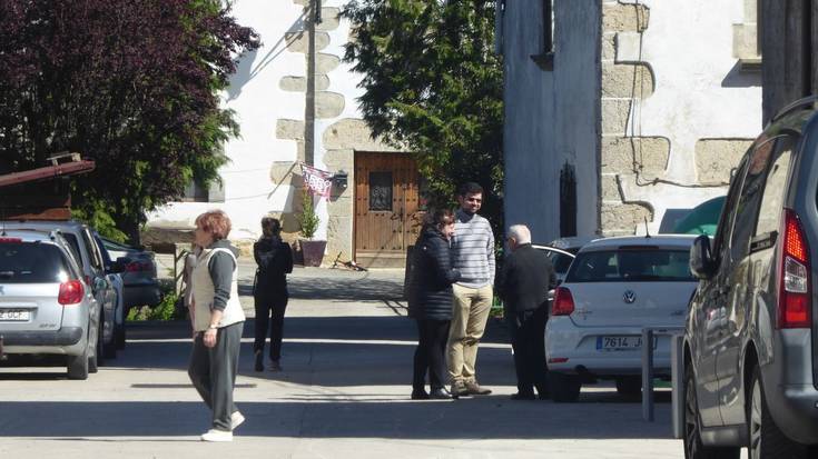 Hamar lan laguntzen zain