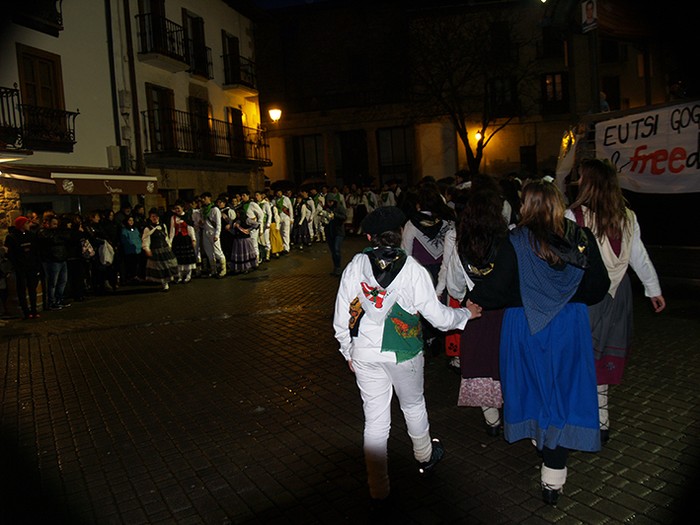 Kintoak zortzikoa dantzatzen - 9