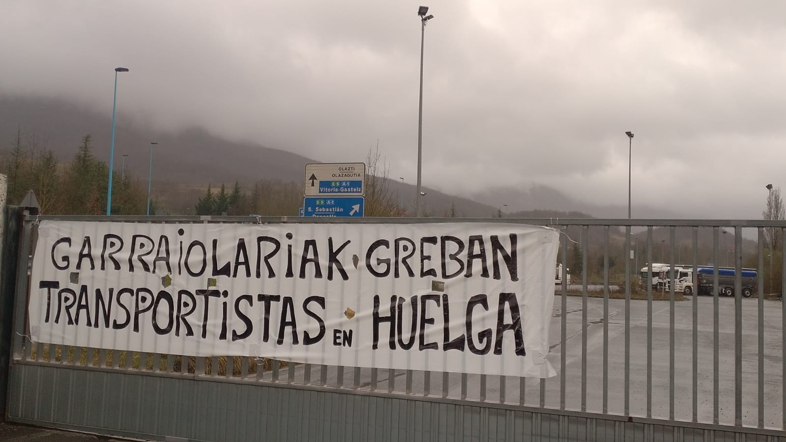 Kamioilariak lan baldintza duinak eskatzen