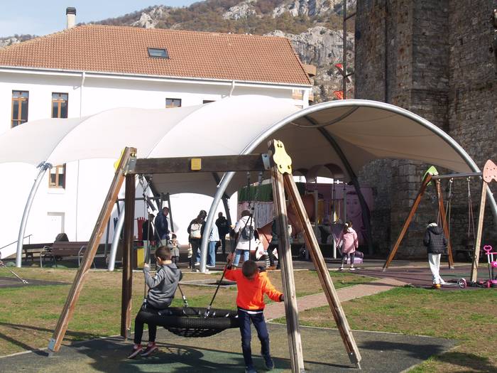 Itzako haur eskolarekin hitzarmena berritu du Irurtzunek