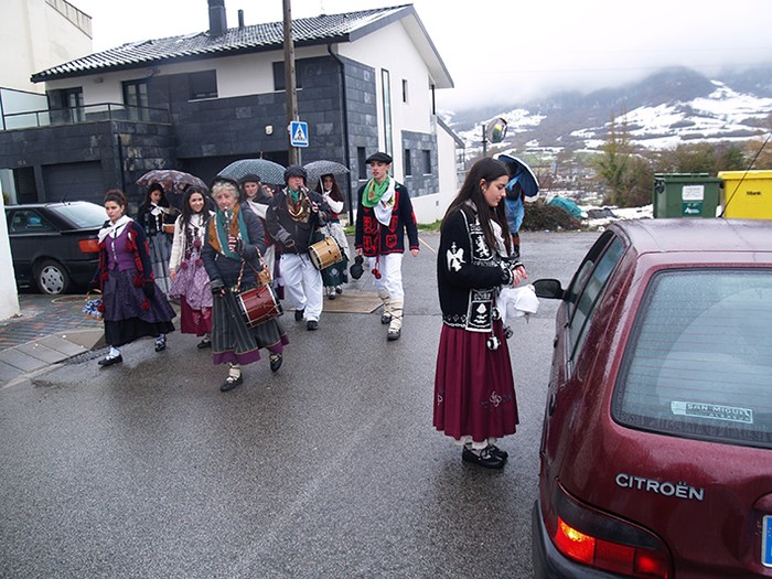 Kintoz bete dira kaleak - 36