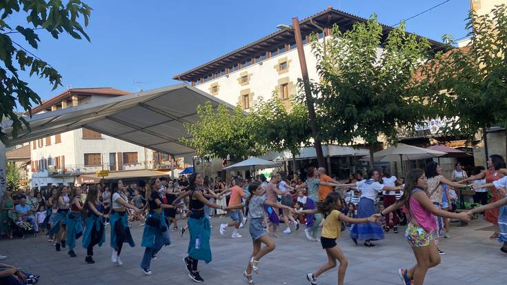 Dantzari gazteak Lakuntzan bilduko dira