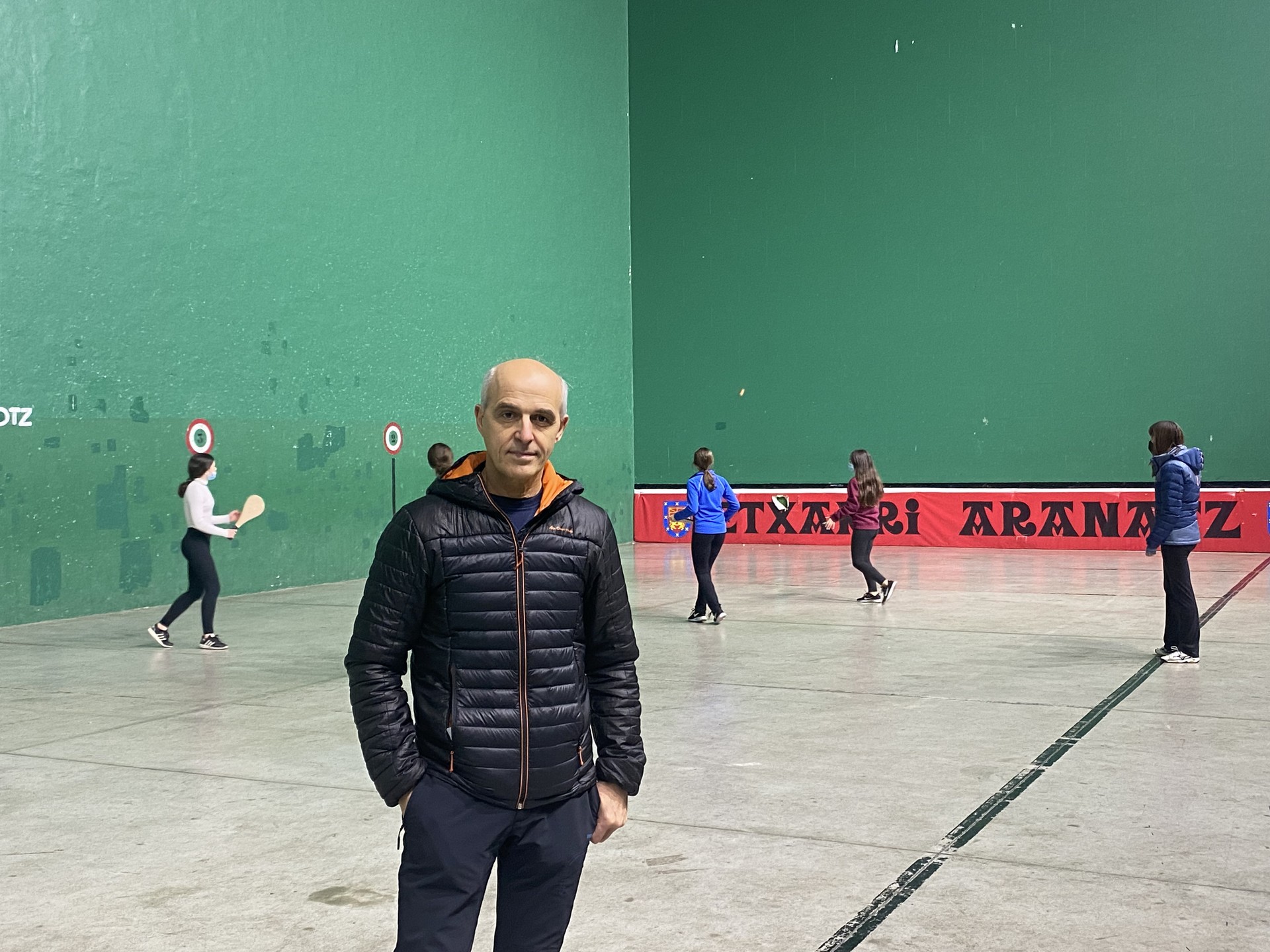 "Nik uste dut neskek merezi dutela omenaldia, palistek, nik ez"