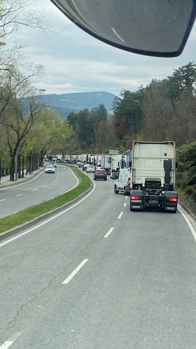 Garraiolariek bertan behera utzi dute lanuztea