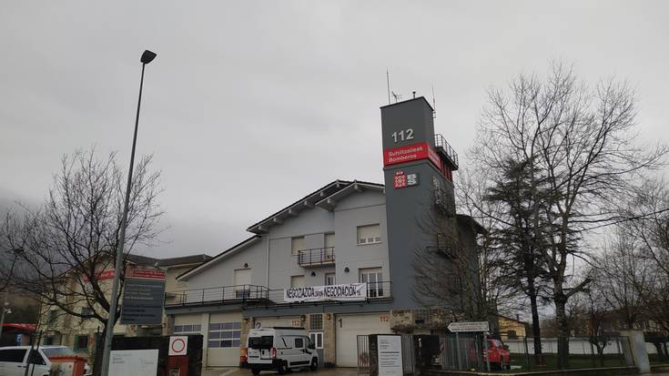 Lan baldintzak negoziatzeko eskatu dute suhiltzaileek