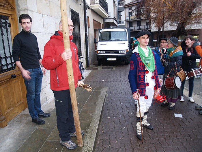 Kintoz bete dira kaleak - 20