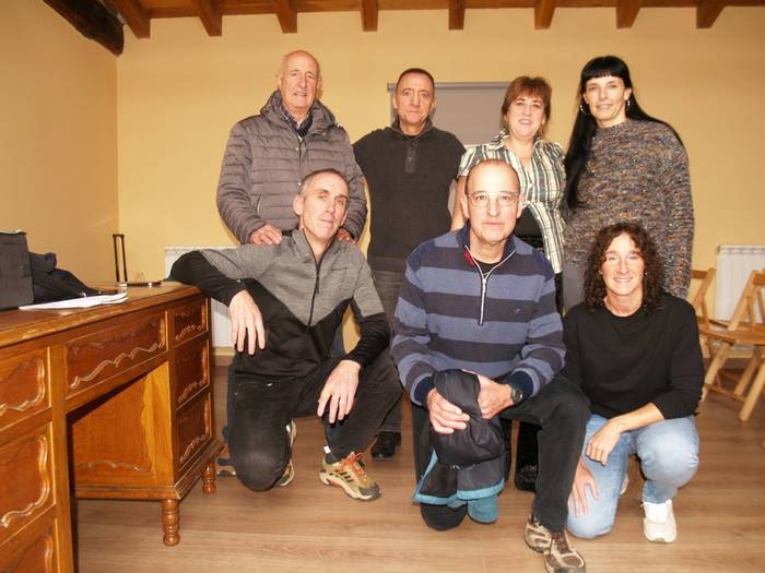 "Garbitu, txukundu eta jendea hartzeko prestatzen dugu"