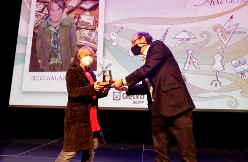 Salazar argazki zaharren albumengatik saritua