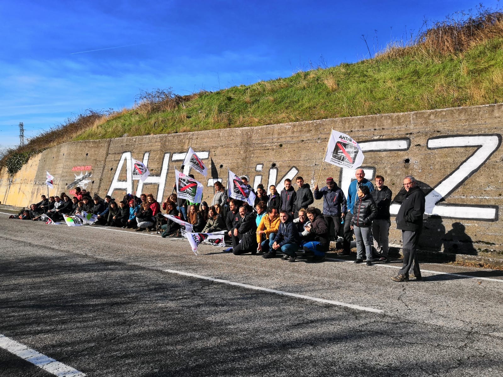 Bi eskualde borroka berean lotuta