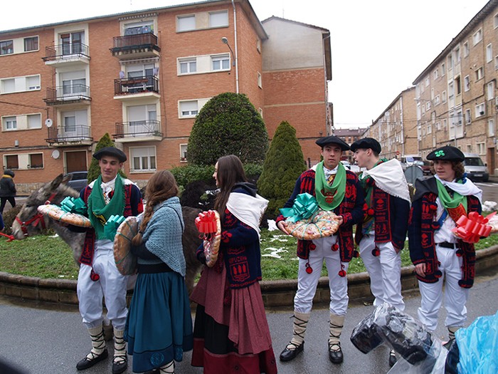 Kintoz bete dira kaleak - 37