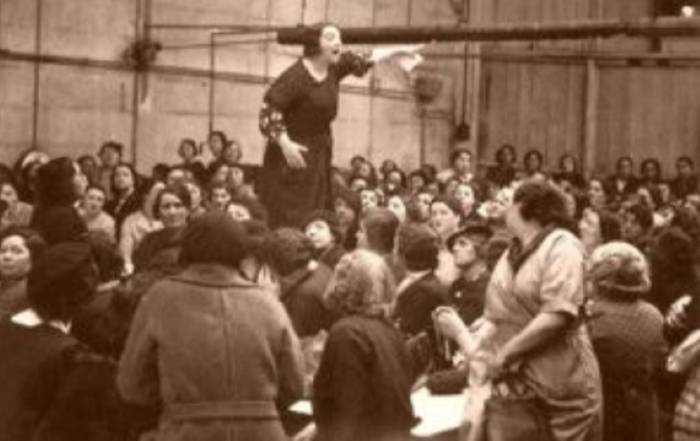 Historiako hiru emakumeen inguruan hizketan