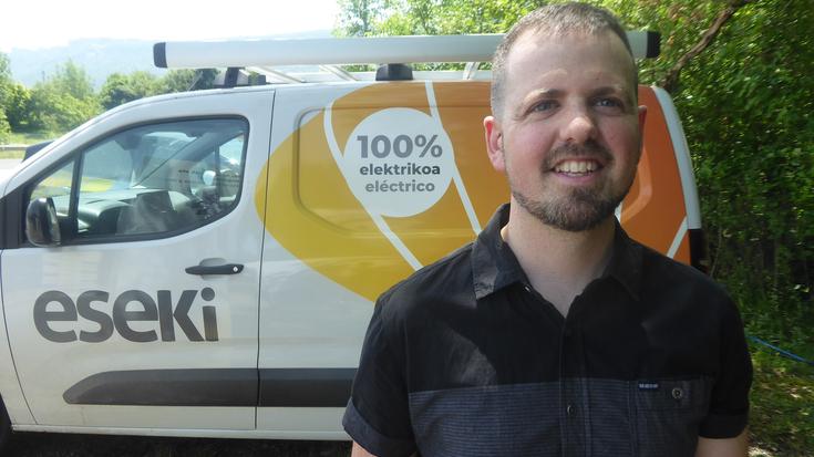 "Pixkanaka eta ondo aukeratu behar dugu zertara bideratu enpresa"