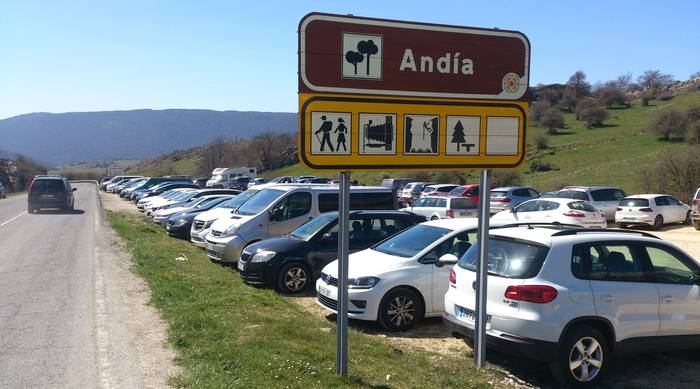 Natur parkean bi lan egiteko deialdia