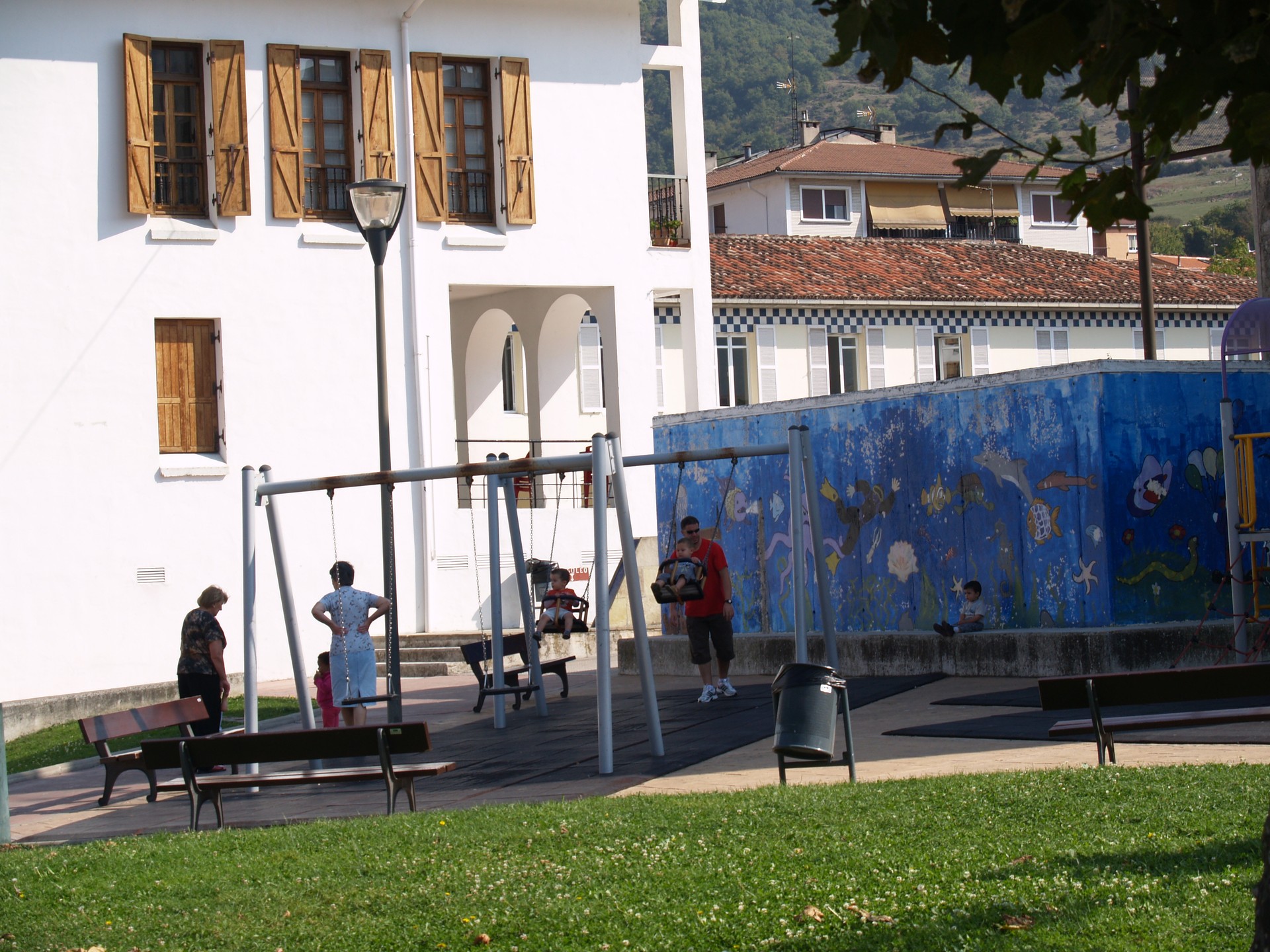 Igandetik aurrera Familia Mintzakide